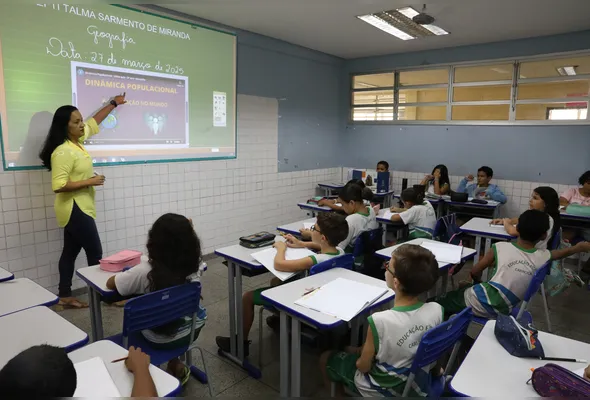 Aula com lousa digital na Escola Talma Sarmento de Miranda, no bairro São Geraldo, em Cariacica. Ferramenta permite mais interatividade