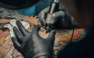 Imagem ilustrativa da imagem Conselho de Medicina publica resolução que proíbe anestesia para fazer tatuagem