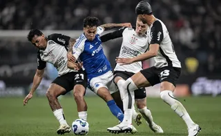 Imagem ilustrativa da imagem Corinthians segura o líder Cruzeiro, empata na Neo Química Arena e ameniza crise