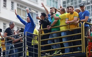 Imagem ilustrativa da imagem De tornozeleira, Bolsonaro participa de motociata em Brasília