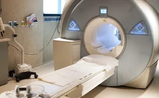 Imagem ilustrativa da imagem Homem é puxado pelo colar por máquina de ressonância e fica em estado grave