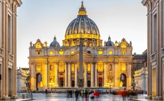 Imagem ilustrativa da imagem Jovens economizam por 2 anos e levam golpe de R$ 540 mil em viagem a Roma