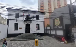 Imagem ilustrativa da imagem Pai e filha são vítimas de sequestro-relâmpago em estacionamento de shopping em SP