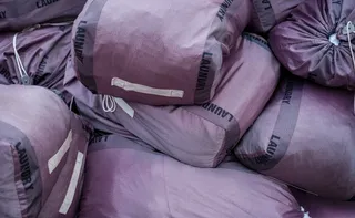 Imagem ilustrativa da imagem Prisioneiro foge da cadeia escondido em bolsa de roupas sujas de outro detento