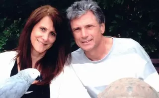 Imagem ilustrativa da imagem Suspeito de assassinar executiva do 'American Idol' e marido é preso em Los Angeles