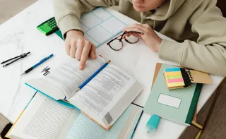 Imagem ilustrativa da imagem Vagas para fazer supletivo e começar a estudar este mês