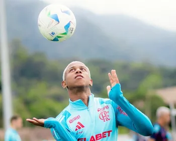 Imagem ilustrativa da imagem Wallace Yan pode ser surpresa no ataque do Flamengo no clássico com Fluminense