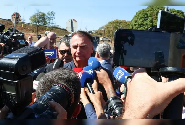 Imagem ilustrativa da imagem Agentes da PF usaram câmeras corporais para filmar buscas na casa de Bolsonaro