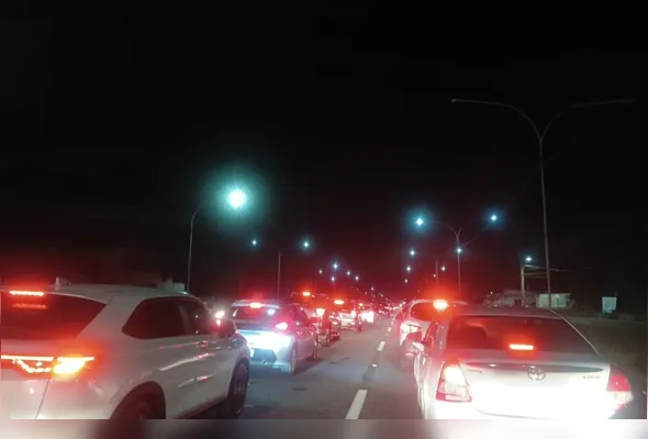 Imagem ilustrativa da imagem Engarrafamento congestiona Rodovia do Sol e motoristas reclamam
