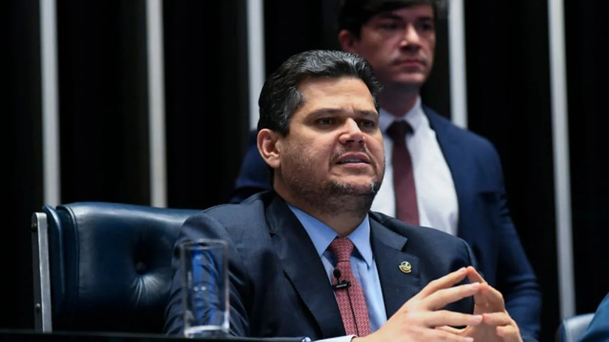 Imagem ilustrativa da imagem Alcolumbre manda PEC da Blindagem para Comissão de Justiça do Senado