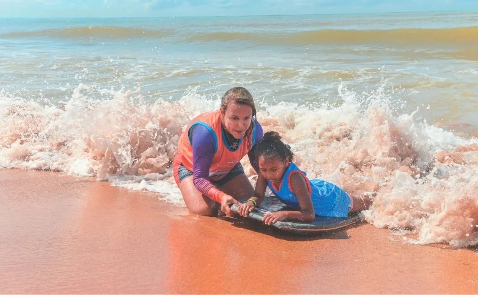 Imagem ilustrativa da imagem Aulão social de bodyboarding faz sucesso na programação pré-Wahine
