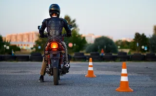Imagem ilustrativa da imagem 15 vagas para curso de pilotar motos com mais segurança
