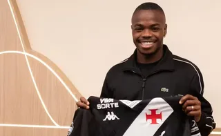 Imagem ilustrativa da imagem Atacante colombiano contratado pelo Vasco do Rennes desembarca no Rio com 'dores'
