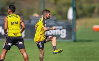 Imagem ilustrativa da imagem Bernard fará cirurgia e Atlético-MG terá quatro desfalques contra Godoy Cruz