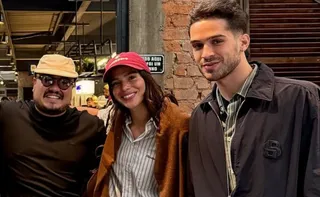 Imagem ilustrativa da imagem Bruna Marquezine e João Guilherme surgem juntos em foto com chef de restaurante