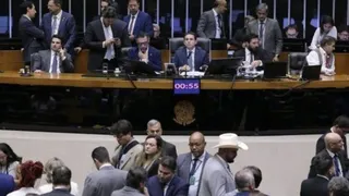 Imagem ilustrativa da imagem Câmara aprova PEC da blindagem e ressuscita voto secreto para proteger parlamentar
