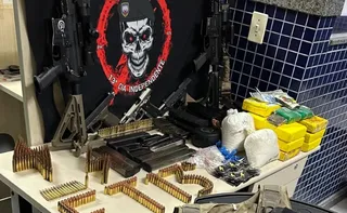 Imagem ilustrativa da imagem Casal que guardava arsenal dentro de casa é preso em Vila Velha