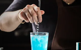 Imagem ilustrativa da imagem Crise do metanol completa um mês sem conclusão da polícia sobre adulteração