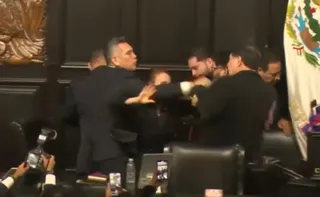 Imagem ilustrativa da imagem Debate no Senado mexicano termina em pancadaria