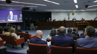 Imagem ilustrativa da imagem Defesa de Mauro Cid pede manutenção de delação em julgamento sobre trama golpista