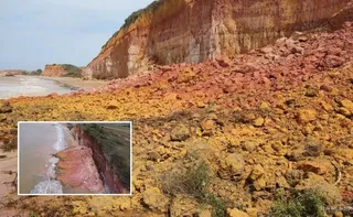 Imagem ilustrativa da imagem Destruição em cartão-postal: vídeo mostra falésias após desabamento em Marataízes