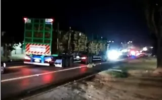 Imagem ilustrativa da imagem Dois homens morrem após motocicleta colidir com caminhão na BR-101 em Aracruz