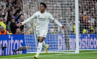 Imagem ilustrativa da imagem Endrick assume camisa 9 do Real Madrid e comemora