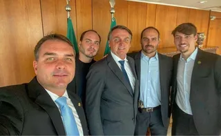 Imagem ilustrativa da imagem Filhos de Bolsonaro exaltam voto de Fux e pedem anulação de julgamento