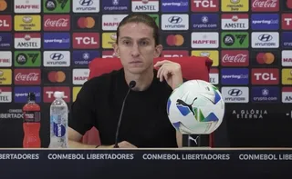 Imagem ilustrativa da imagem Filipe Luís aponta ‘reconstrução’ e evita comparação com Jorge Jesus: ‘injusto’