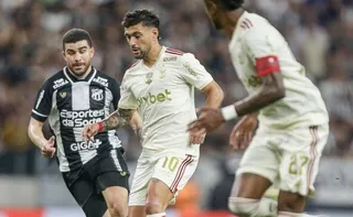 Imagem ilustrativa da imagem Flamengo leva empate do Ceará, mas segue líder do Brasileirão