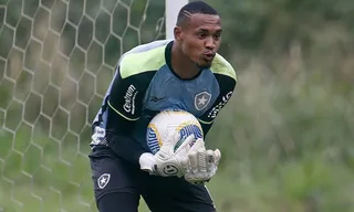 Imagem ilustrativa da imagem Goleiro John, ex-Botafogo, é convocado para seleção brasileira na vaga de Ederson