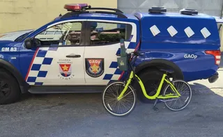 Imagem ilustrativa da imagem Homem é detido pela Guarda de Vitória desmontando bicicleta compartilhada