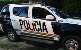 Imagem ilustrativa da imagem Homem é flagrado pela esposa em motel, tenta fugir e atropela mototaxista no CE