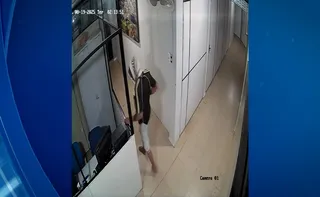 Imagem ilustrativa da imagem Homem invade prefeitura no Sul do ES, faz lanche e leva até borrifador