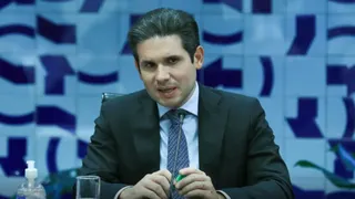 Imagem ilustrativa da imagem Hugo Motta mantém defesa de PEC da Blindagem após ser alvo de protestos na Paraíba