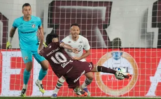 Imagem ilustrativa da imagem Lanús faz no fim, vence Fluminense e larga na frente nas quartas da Sul-Americana