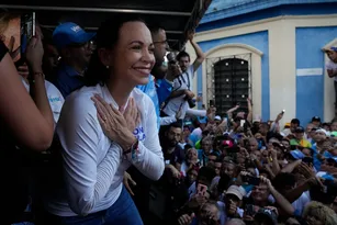 Imagem ilustrativa da imagem María Corina Machado se emociona ao receber notícia do Nobel da Paz
