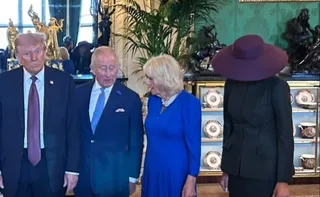 Imagem ilustrativa da imagem Melania Trump vira piada nas redes sociais por causa de chapéu usado no Reino Unido