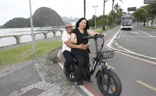 Imagem ilustrativa da imagem “Muita emoção”, diz ganhadora da bike elétrica