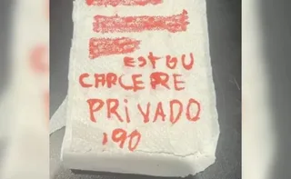 Imagem ilustrativa da imagem Mulher deixa pedido de socorro em rolo de papel higiênico em SC: ‘Cárcere privado’