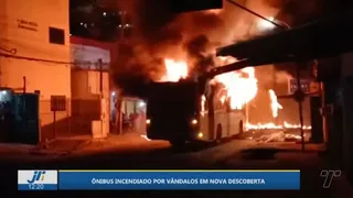 Imagem ilustrativa da imagem Ônibus incendiado em protesto interrompe transporte em Nova Descoberta