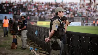 Imagem ilustrativa da imagem PM mobiliza mais de mil policiais para jogos de Náutico e Santa Cruz no Recife