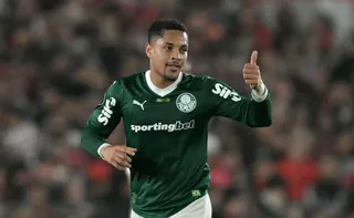 Imagem ilustrativa da imagem Palmeiras pode perder Vitor Roque para reta final do Brasileirão por gancho