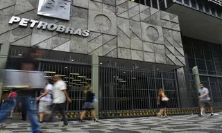Imagem ilustrativa da imagem Petrobras vende gasolina com valor mais alto do que o mercado internacional