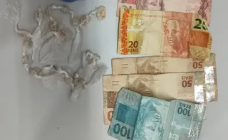 Imagem ilustrativa da imagem Polícia prende dois homens e apreende adolescente por tráfico de drogas