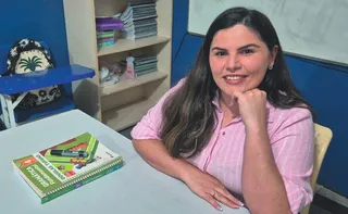 Imagem ilustrativa da imagem Professora do EJA de Guarapari fica entre as melhores do País com método inovador