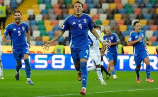 Imagem ilustrativa da imagem Retegui tem noite inspirada e dá sobrevida à Itália rumo à Copa; Espanha goleia