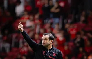 Imagem ilustrativa da imagem Saída de Daniel Paulista evidencia crise e indefinição no futuro do Sport