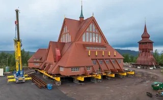 Imagem ilustrativa da imagem Suécia muda igreja de lugar para salvar construção de afundamento por mineração
