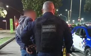 Imagem ilustrativa da imagem Trio é detido com carro roubado de motorista por aplicativo